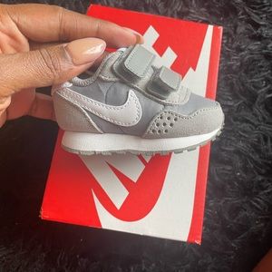 Size 2C Nike valiant